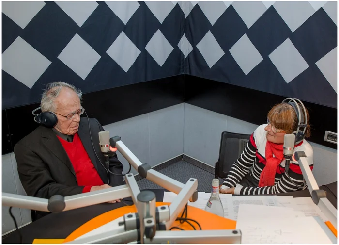 Mihai Șora, în timpul înregistrărilor radio. Foto: Radio România Cultural