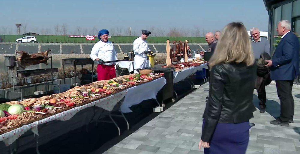 Restaurant acasă la tine. Conceptul a fost lansat de doi întreprinzători din Buzău. „Venim cu tot ce trebuie unde ne chemi“ VIDEO