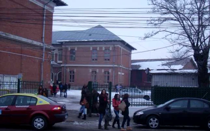Curţile şcolilor s-au umplut iar de elevi Foto: Ştefan Borcea