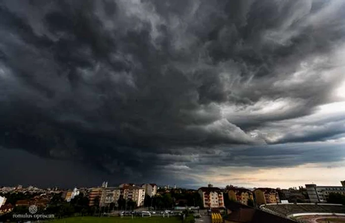 Cea mai mare parte a ţării se află până diseară sub Cod galben de vreme rea