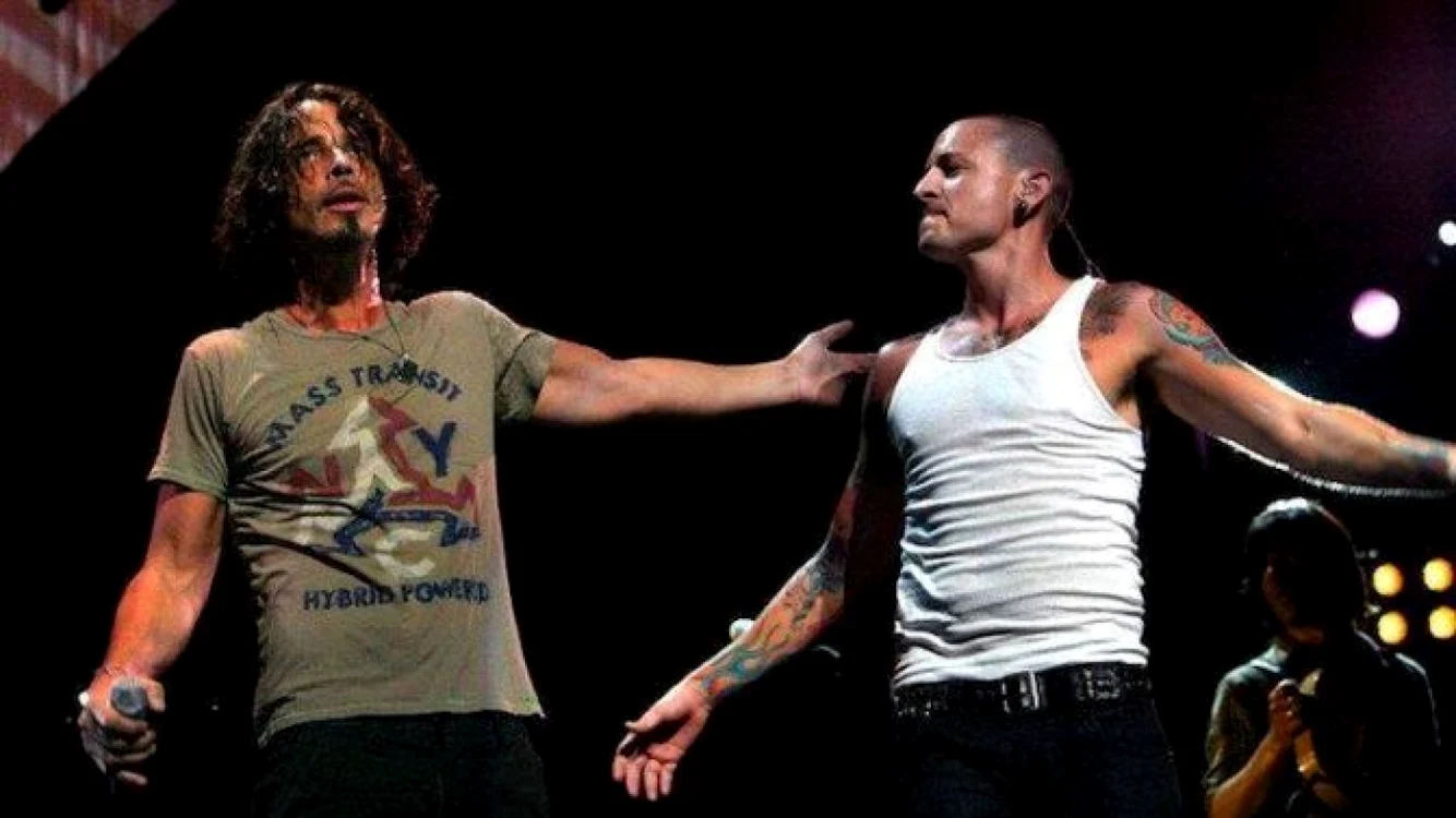Prietenia dintre Chris Cornell şi Chester Bennington continuă după zece ani, dar altundeva FOTO Facebook