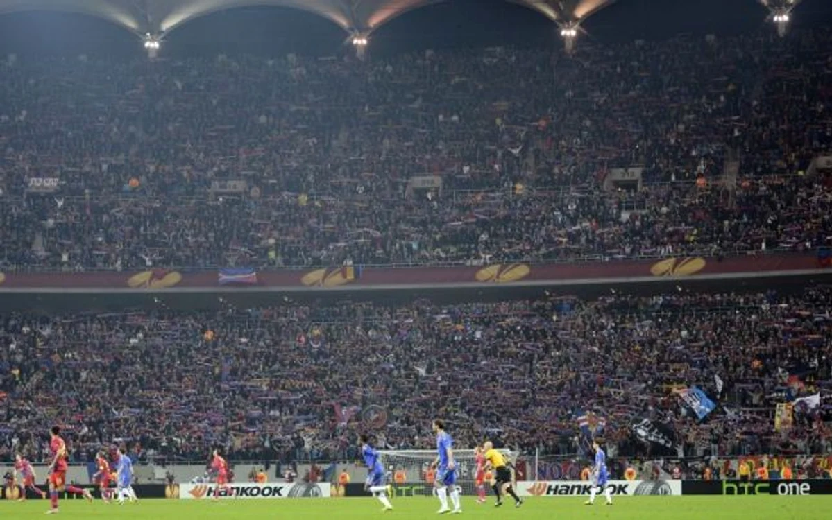 
    Cel mai ieftin bilet la Steaua - Chelsea, din 2013, a fost 90 de lei la peluză, iar acum va fi cel puţin tot atât, mai ales că obiectivul e clarFoto Click!  