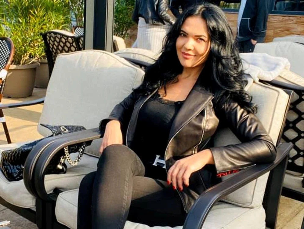
    Ioana s-a răzgândit în privința divorțului de Ilie Năstasefoto: arhivă personală  