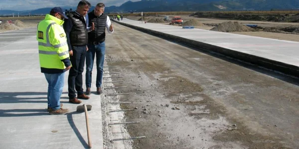 Lucrări cale de rulare alfa Aeroport Ghimbav - Braşov. Foto