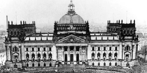 Reichstag Berlin cladire parlament FOTO AP