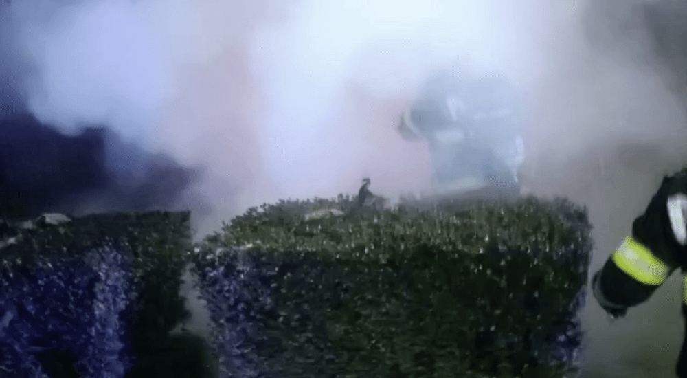 O casă din Târgoviște s-a făcut scrum. Pompierii nu au putut salva mare lucru VIDEO