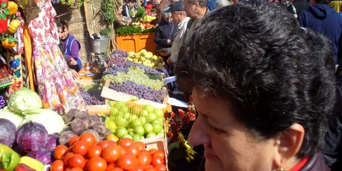 Legumele şi fructele au fost din plin şi pentru buzunarele tuturor la Târgul Toamnei (foto: Lili Maxim)