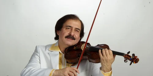 Nicolae Botgros, prim-dirijor al orchestrei Lăutarii