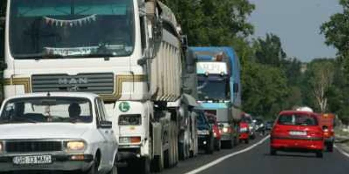 TIR-urile vor circula pe un traseu deviat