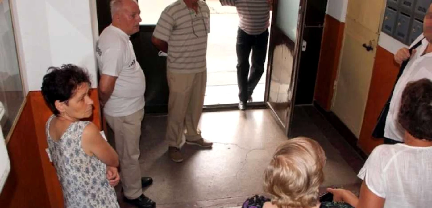 Locatarii bun-platnici sunt indignaţi că se află pe lista neagră a executării silite FOTO Obiectiv - Vocea Brăilei