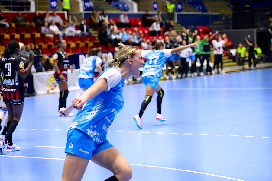 Victorie fără emoții pentru CSM București în derby-ul cu Rapid, în Liga Națională de handbal feminin