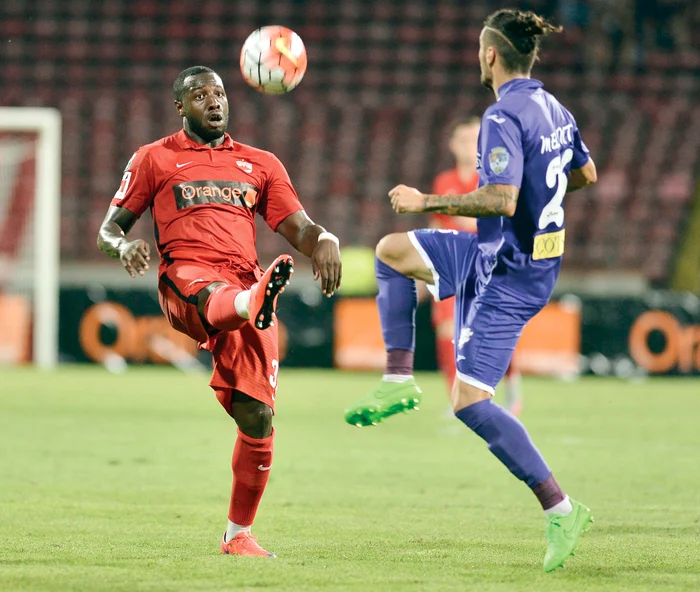 Descoprit de Rednic, atacantul Gbnohere este idolul fanilor dinamovişti FOTOGRAFII: Sportpictures.eu