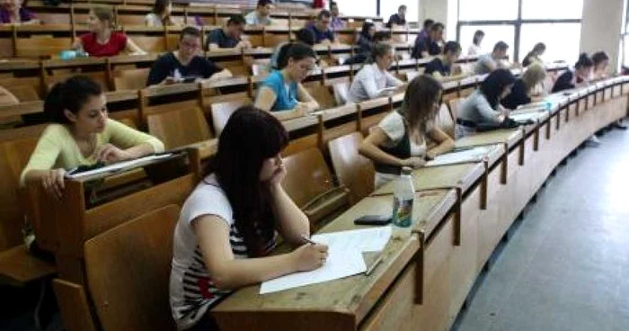 Un cititor craiova.adevarul.ro se îndoieşte că examenele de rezidenţiat se susţin ca la carte. Foto: Arhivă. 