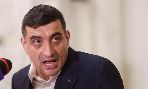 Președintele AUR, George Simion, face declarații de presă după depunerea  moțiunii de cenzură alături de PSD împotriva guvernuluii. FOTO Inquam Photos / Octav Ganea