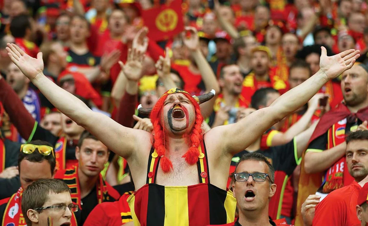 
    Belgienii au venit echipaţi special pentru acest Campionat EuropeanFoto: AP  