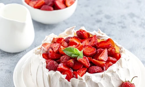 pavlova cu capsuni 0 jpeg
