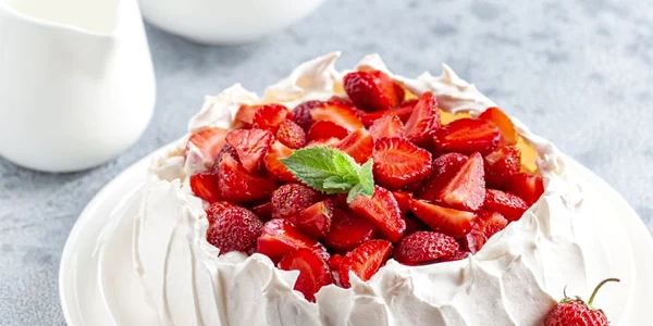 pavlova cu capsuni 0 jpeg