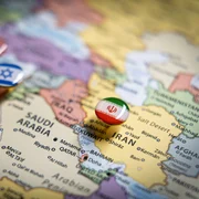 harta orientul mijlociu cu steagurile sua, iranului, israelului foto shutterstock jpg