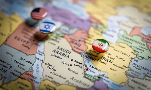 harta orientul mijlociu   cu steagurile sua, iranului, israelului foto shutterstock jpg
