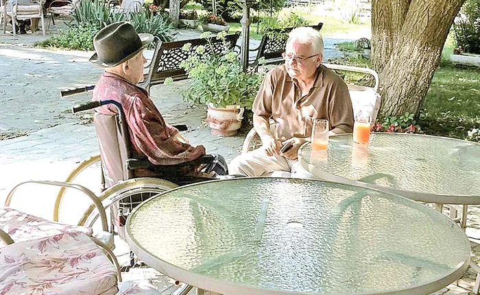 Irinel și Ion Columbeanu au bârfit la un pahar de suc