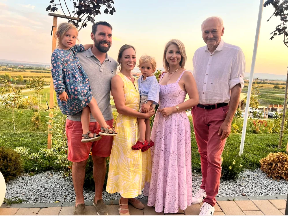 Alina Maria și Nicolae al României alaturi de cei doi copii foto Facebook jpg