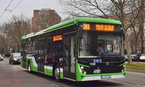 Autobuz STB Facebook Nicușor Dan jpg