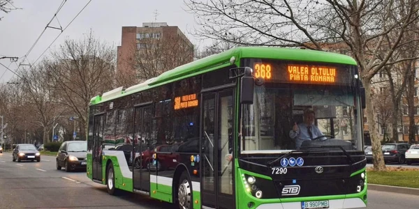 Autobuz STB Facebook Nicușor Dan jpg