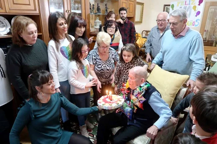 Saturnino de la Fuente, alături de copii, nepoți și strănepoți, la aniversarea de anul trecut 
