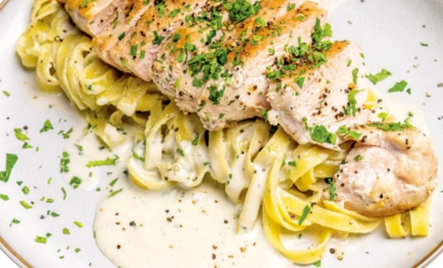 fetucine cu piept de pui jpg