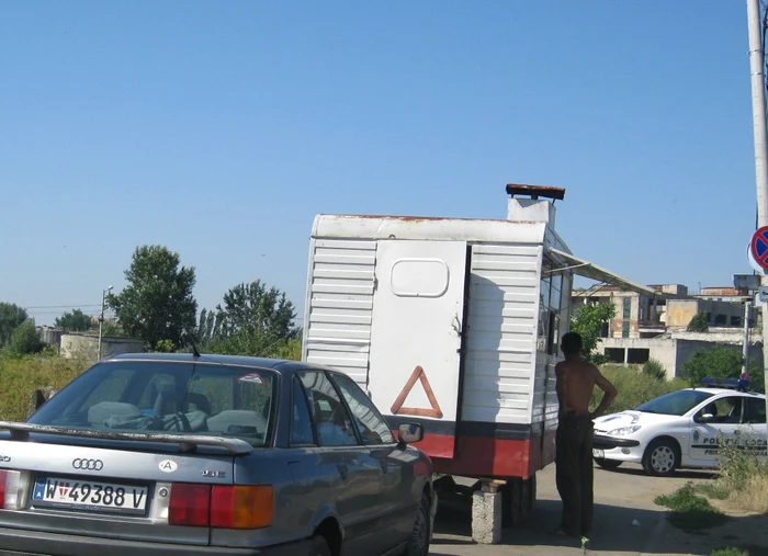 Rulota era parcată pe un loc pentru care firma ce o deţine nu are autorizaţie