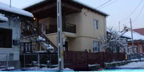 Casa tatălui vitreg al Andreei unde aseară a fost adus trupul neînsufleţit al tinerei