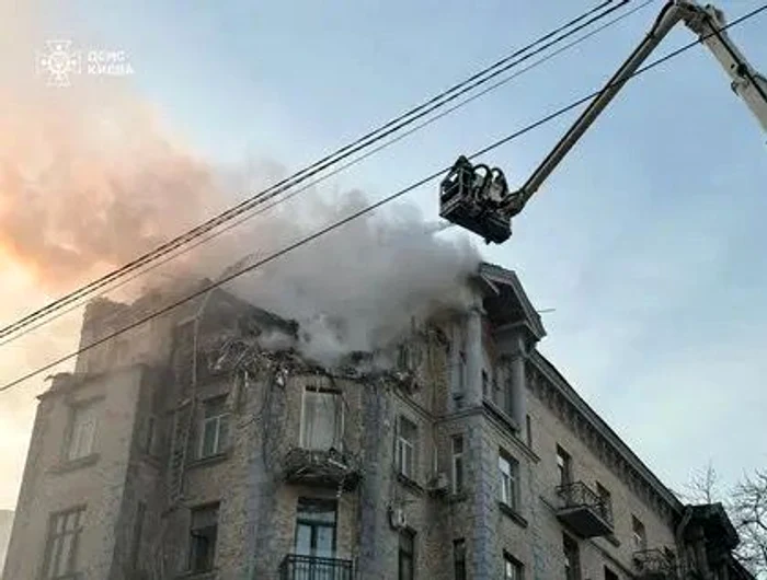 Clădire din Kiev, afectată de drone/FOTO:DSNS