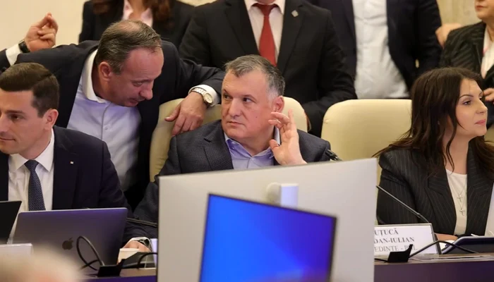 Bogdan Huțucă a cerut suspendarea ședinței pentru a se lămuri asupra regulamentului