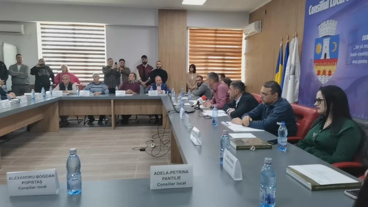 Războiul păcănelelor la Slatina: angajații sălilor de jocuri au asediat Consiliul Local în timpul dezbaterii privind scoaterea lor în afara legii