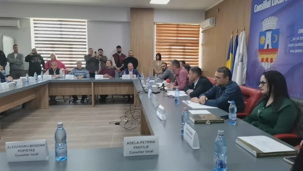 Războiul păcănelelor la Slatina: angajații sălilor de jocuri au asediat Consiliul Local în timpul dezbaterii privind scoaterea lor în afara legii