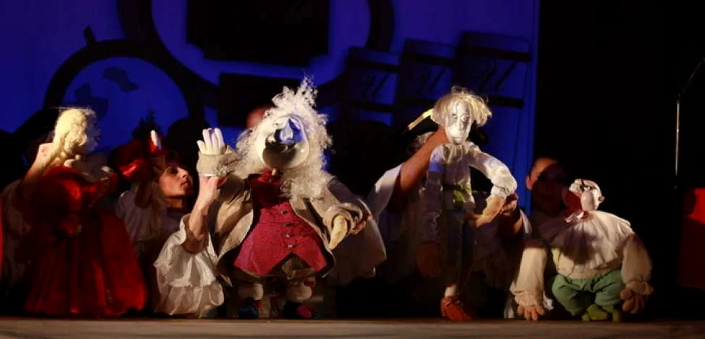 Scenă din "Candid", spectacol montat de Cristian Pepino în 2007  la Teatrul Ţăndărică