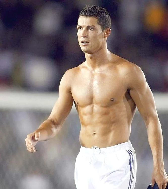 
    Ronaldo  a marcat  deja de  două ori la  turneul final   