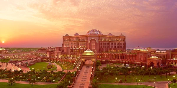 Hotelul The Emirates Grand Palace 