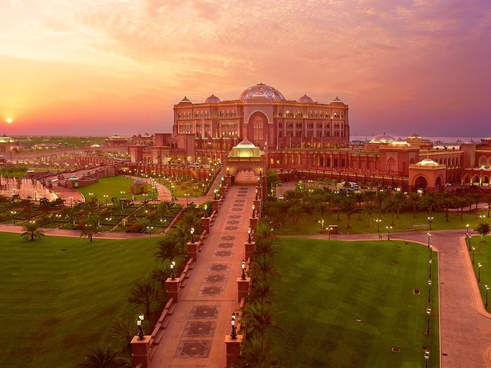 Hotelul The Emirates Grand Palace 