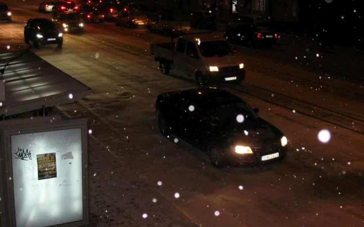 Şoferii circulă prudent din cauza ninsorii