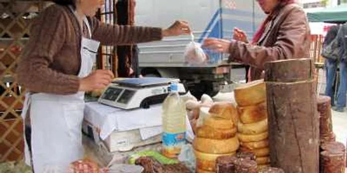 Târgul de produse traditionale se afla in Parcul Catedralei