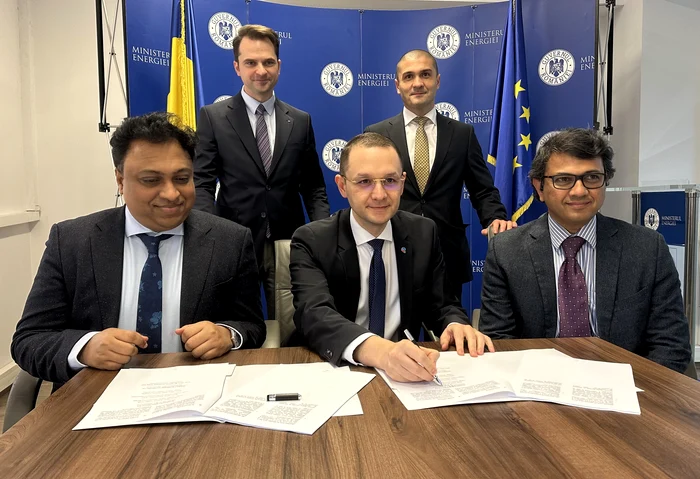 Ministrul Energiei și alți oficiali au fost prezenți la semnarea documentelor