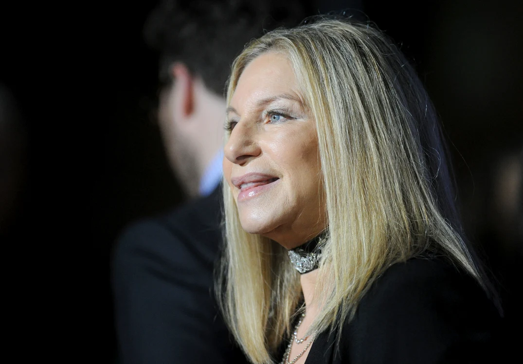 Barbra Streisand are acum trei câini: Scarlet, Violet şi Fanny
