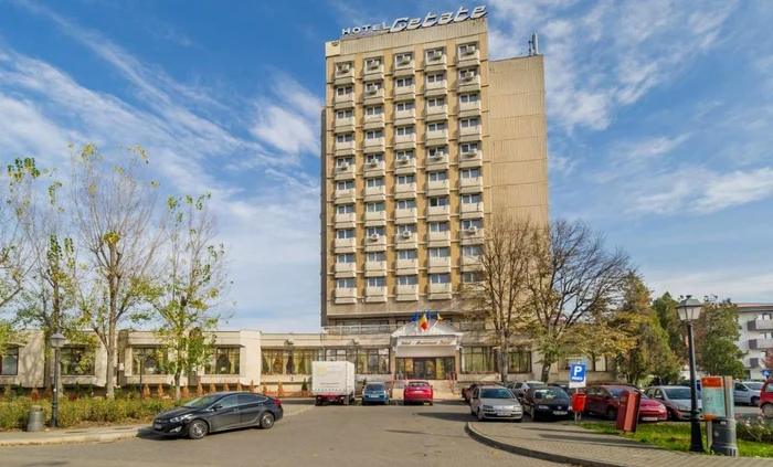 Hotelul ar urma să fie folosit pentru cazarea studenților FOTO alba.imparatulromanilor.ro