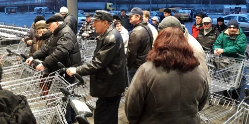 Coada la Kaufland FOTO Daniel Dancea