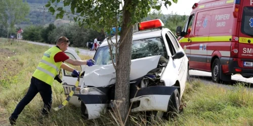 Accident provocat de un poliţist beat FOTO jri.ro