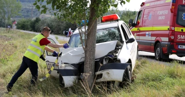 Accident provocat de un poliţist beat FOTO jri.ro