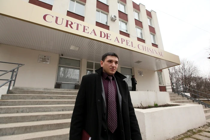 Sergiu Creţu, victimă a evenimentelor din aprilie 2009, îşi caută dreptatea de patru ani FOTO Dumitru Goncear