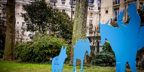 monument in memoria animalelor de razboi in paris foto profimedia jpeg