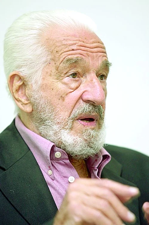 O familie frumoasă, plină de copii! Adi Sînă, micuţul Noah, Anca Serea cu bebeluşul Ava stephanie, Sarah şi David, cei doi copii mai mari ai Ancăi (foto: SORIN STANA/REVISTA Ok)